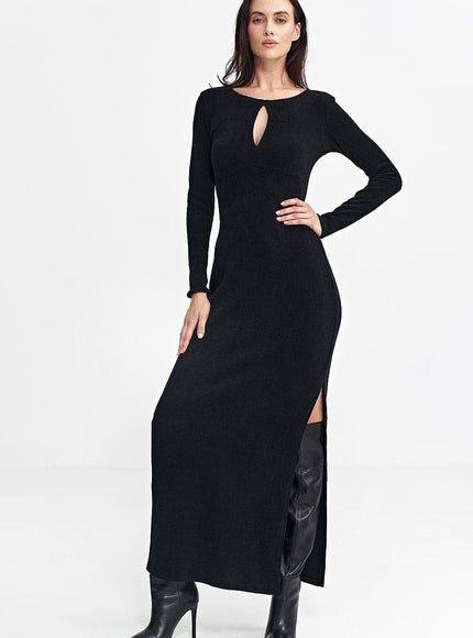 Robe noire soirée chic longue avec fente, manches longues et détail décolleté pour gala ou cocktail.