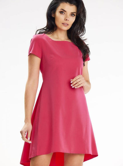 Robe rose courte chic pour soirée, style évasé élégant avec manches courtes, idéale pour cocktail ou événement festif.