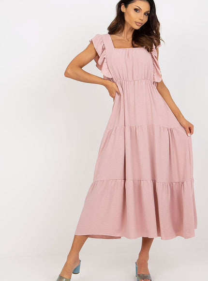 Robe rose midi casual évasée avec manches courtes pour une allure décontractée et féminine, idéale pour des sorties quotidiennes.