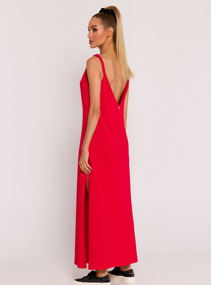 Robe rouge midi droite sans manches pour cocktail ou soirée, élégante et tendance, adaptée à diverses occasions festives.