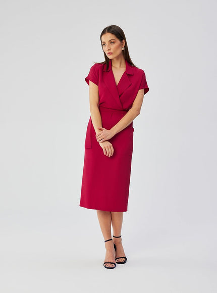 Robe cocktail rouge midi chic pour soirée, manches courtes et col en V, élégante et tendance pour événements spéciaux.