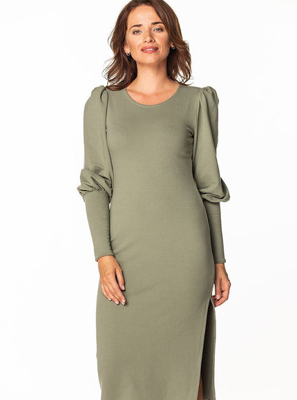 Robe verte midi à manches longues style décontracté et élégant, idéale pour cocktail ou évènement casual.