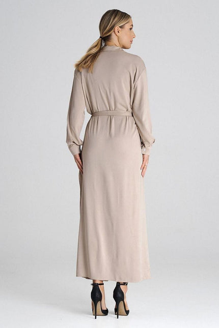 Robe chemise beige midi à manches longues pour un look casual chic ou bureau, silhouette droite avec ceinture élégante.