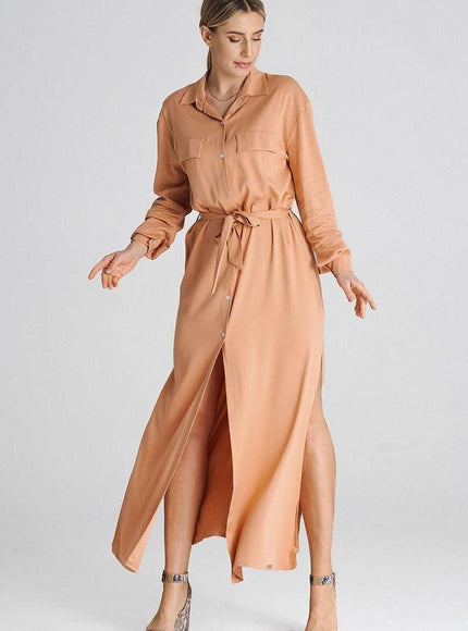 Robe chemise terracotta midi décontractée avec manches longues et ceinture pour un look casual et confortable.