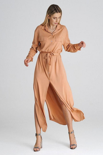 Robe chemise terracotta midi décontractée avec manches longues pour look casual chic.