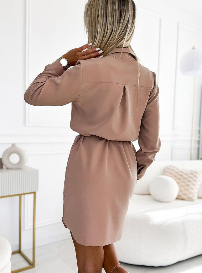 Robe chemise rose midi casual pour femmes, manches longues et coupe fluide, idéale pour un style décontracté et tendance.