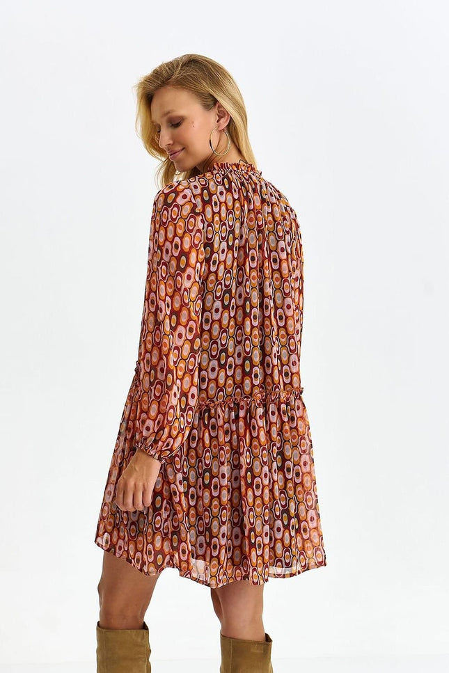 Robe cocktail champêtre courte à manches longues et motif floral dans les tons terracotta, idéale pour une soirée ou un événement décontracté.