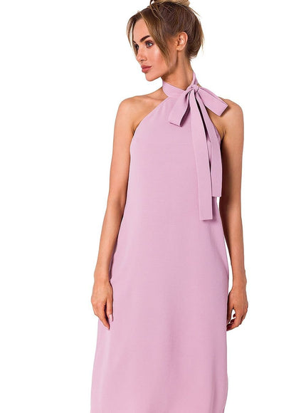 Robe cocktail rose midi sans manches avec nœud au cou pour un look chic et élégant.