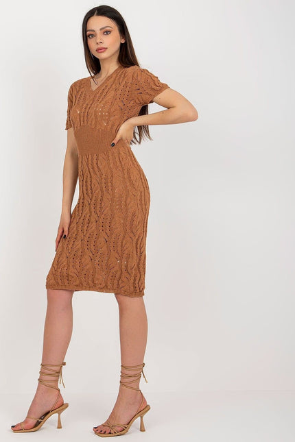 Robe pull terracotta midi moulante manches courtes pour look casual ou bureau.