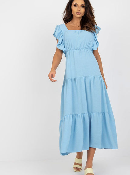 Robe d'été midi bleue avec manches courtes, idéale pour une tenue décontractée ou une sortie de plage, légère et confortable.