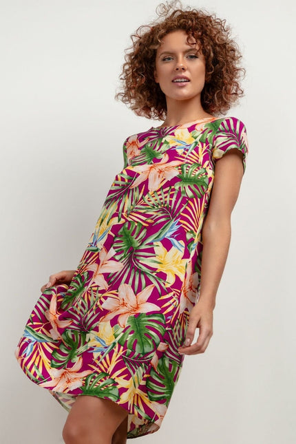 Robe d'été fleurie courte à manches courtes, idéale pour plage ou casual, en style bohème multicolore.