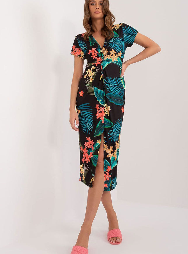 Robe fleurie midi d'été à manches courtes, idéale pour une tenue de plage ou une soirée décontractée.