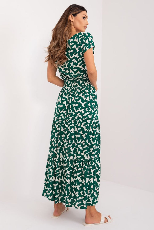 Robe d'été longue et fluide verte à motif, style casual avec manches courtes, idéale pour une allure décontractée.