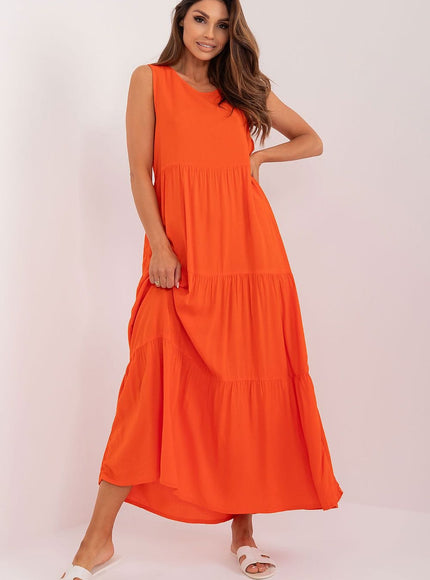 Robe d'été orange longue sans manches, coupe trapèze fluide pour un look décontracté et confortable idéale pour les chaudes journées.