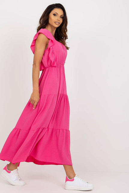 Robe rose plage midi sans manches parfaite pour les journées détentes estivales et balades sur le sable.