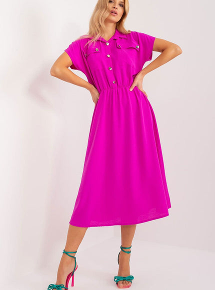 Robe rose midi élégante pour soirée avec manches courtes et ceinture ajustable, idéale pour événement chic.