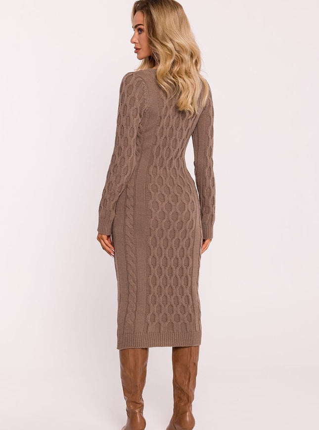 Robe pull marron en maille, manches longues, longueur midi, style casual chic pour automne.