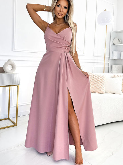 Robe soirée chic rose longue avec fente élégante parfaite pour événements formels ou cocktails.