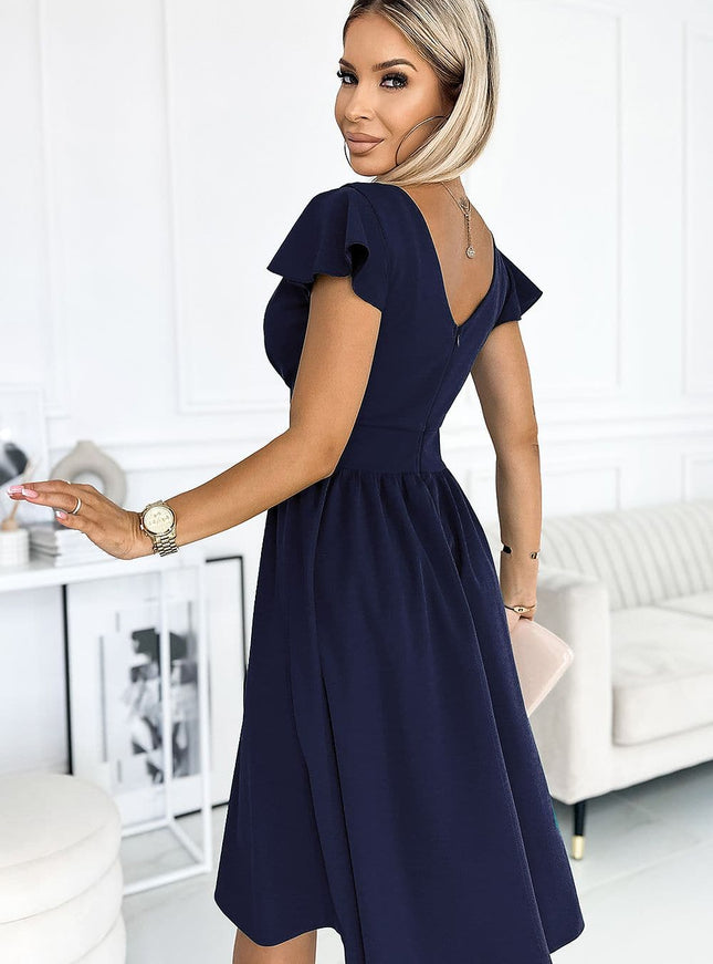 Robe cocktail bleue midi évasée avec manches courtes pour soirée chic ou évènement formel.