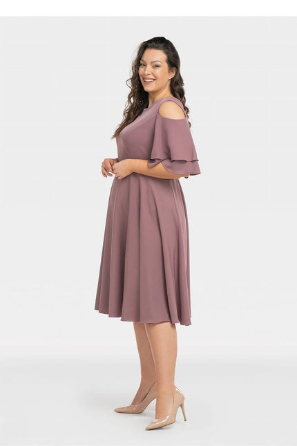 Robe terracotta mi-longue élégante avec manches courtes pour cocktail ou mariage, silhouette trapèze.