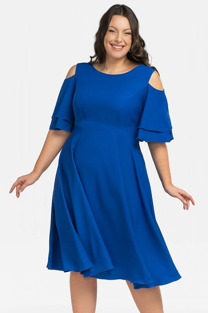 Robe bleue midi pour soirée avec manches courtes et épaules dénudées, style chic et élégant.