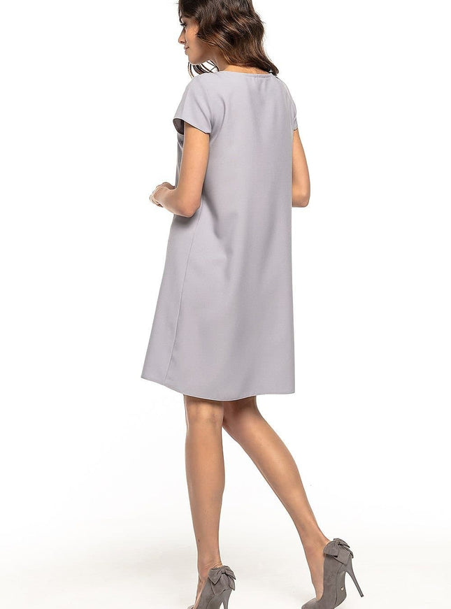 Robe cocktail grise midi fleurie élégante sans manches pour soirée et événements formels.