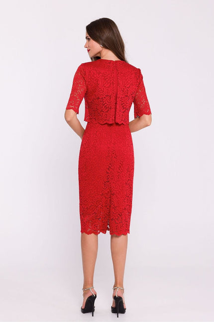 Robe rouge mi-longue en dentelle avec manches courtes pour cocktail ou mariage.