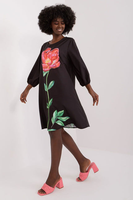 Robe soirée chic noire courte à motif floral pour femme, idéale pour cocktails ou évènements festifs.