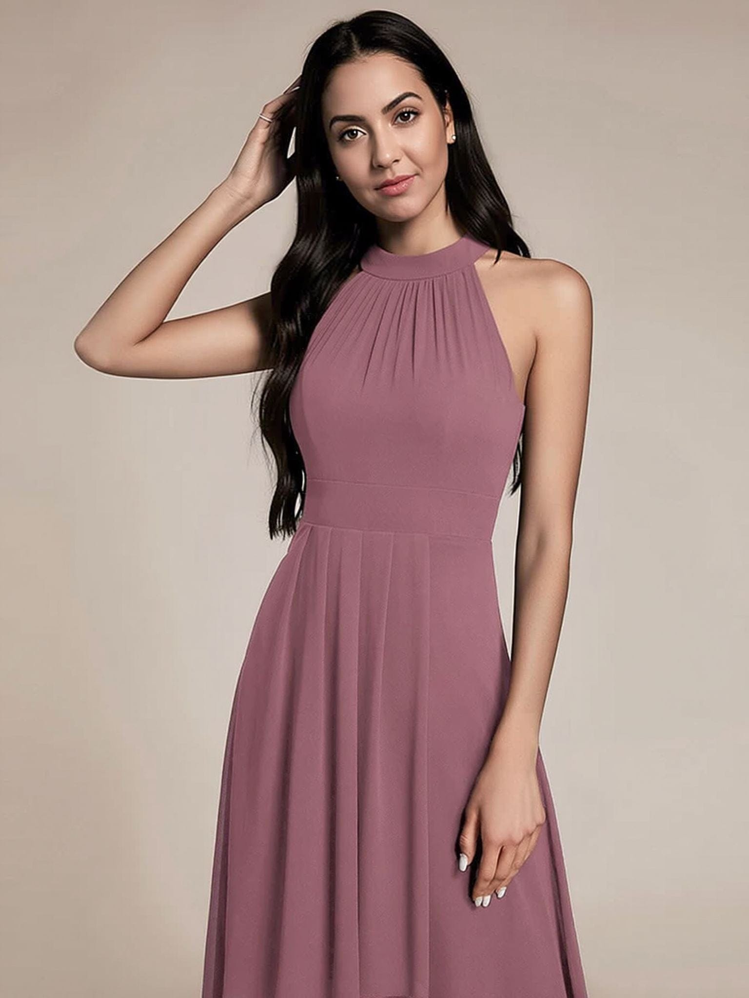 Robe de cocktail rose poudré fluide sans manches