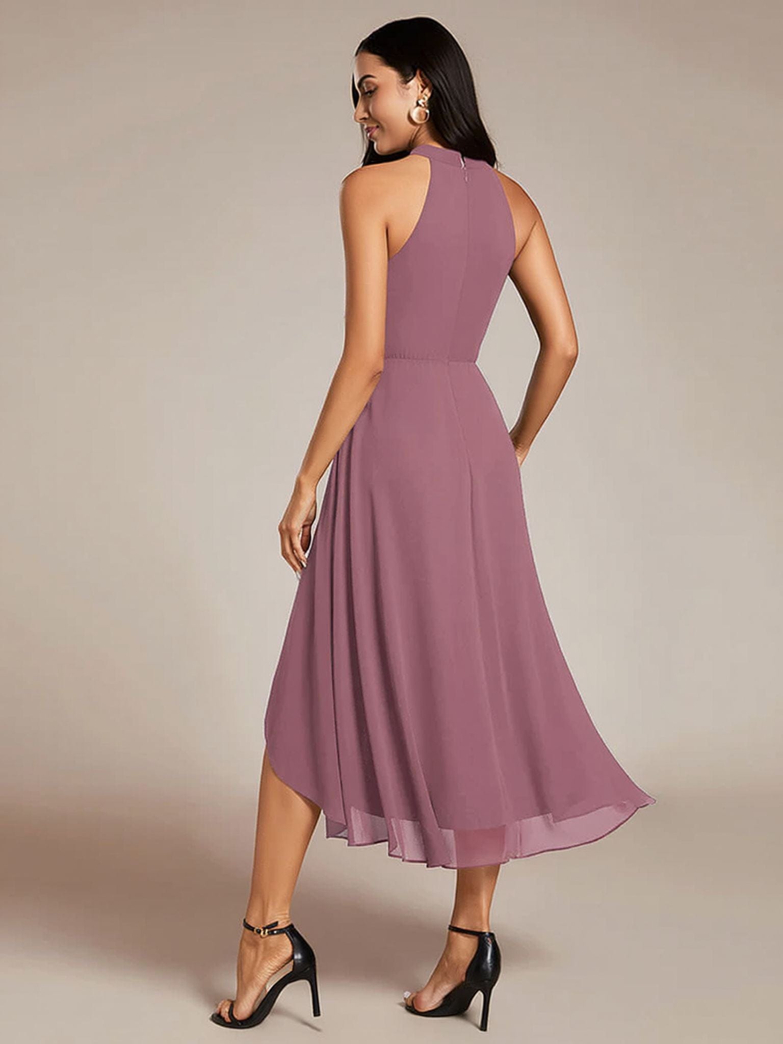 Robe de cocktail rose poudré fluide sans manches