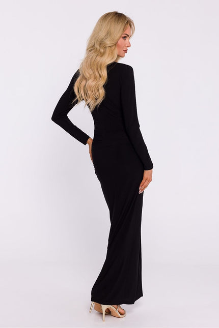 Robe noire longue élégante soirée manche longue dos nu pour gala et événements.