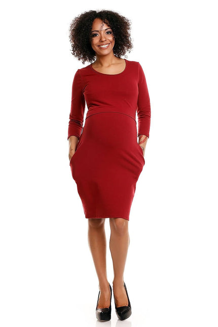 Robe de grossesse chic rouge midi moulante avec manches longues pour un look élégant et confortable.