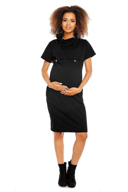 Robe noire casual midi pour grossesse, confortable et chic avec manches courtes, idéale pour un style quotidien décontracté.