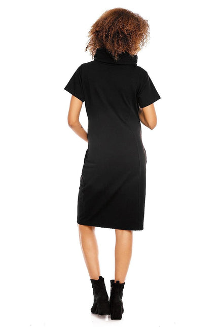 Robe de grossesse noire casual midi à manches courtes pour un look confortable et élégant.