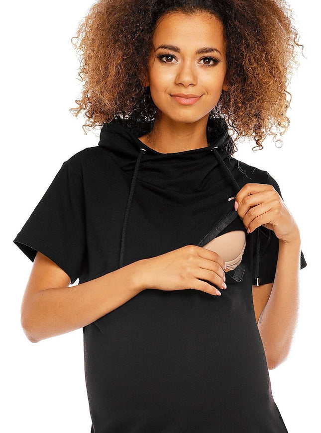 Robe de grossesse noire casual midi avec manches courtes et capuche, confortable pour un look quotidien et pratique.