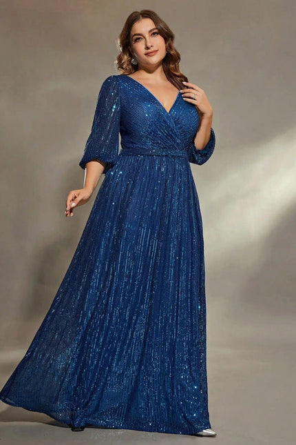 Robe de soirée bleue pailletée longue grande taille pour femme élégante, manches trois-quarts et col en V, idéale pour gala ou mariage.