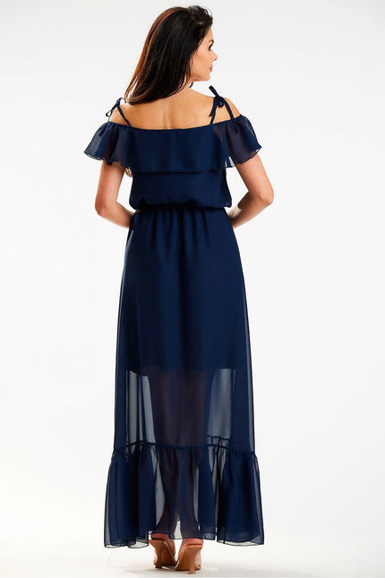 Robe soirée chic bleue longue à épaules dénudées et manches courtes pour gala ou mariage.