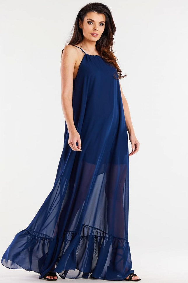 Robe de soirée bleue longue fluide sans manches idéale pour cocktail et gala, silhouette droite élégante.