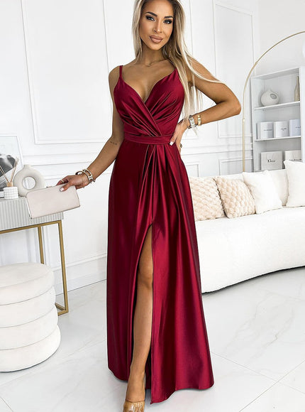 Robe soirée chic longue rouge avec fente, idéale pour un gala ou un événement formel.