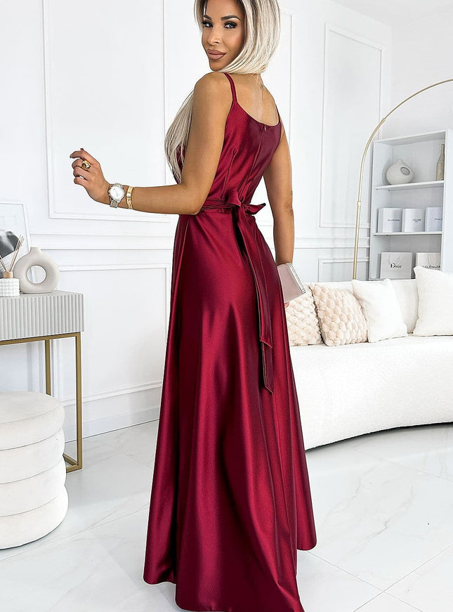 Robe soirée chic longue rouge sans manches avec ceinture, idéale pour les événements élégants ou les galas.