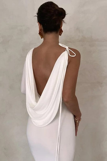 Robe blanche soirée chic longue avec dos nu et décolleté plongeant pour événement gala ou mariage.