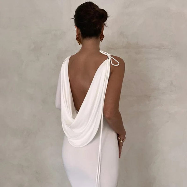 Robe blanche soirée chic longue avec dos nu et décolleté plongeant pour événement gala ou mariage.