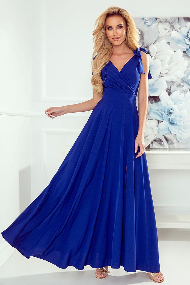 Robe soirée chic bleue longue avec manches courtes et décolleté en V, parfaite pour gala ou mariage.