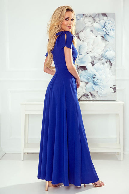 Robe soirée chic bleue longue avec manches courtes et détails de nœud pour élégance en événements formels.