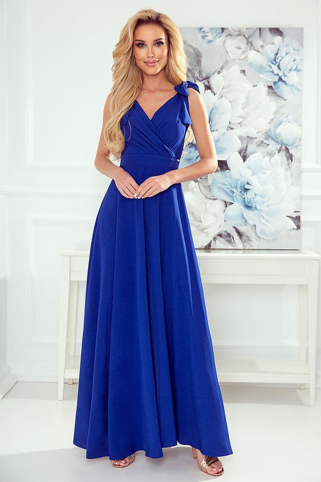 Robe soirée chic bleue longue avec décolleté en V et détail nœud, élégante pour gala ou mariage invité.