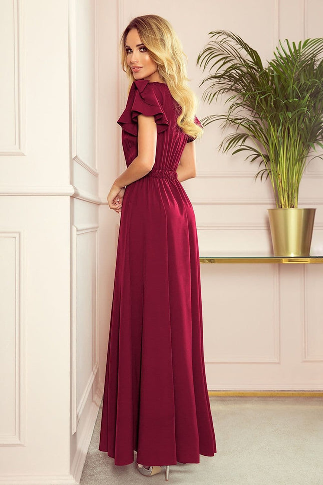 Robe soirée chic bordeaux longue, élégante avec manches courtes et détails plissés, parfaite pour cocktail ou gala.