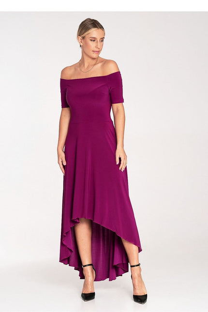 Robe cocktail grossesse violette asymétrique mi-longue avec manches courtes et épaules dénudées.