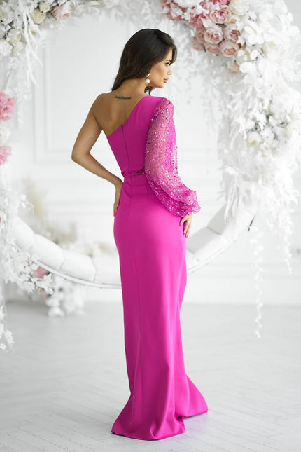 Robe soirée chic longue rose avec manche longue pailletée pour mariage invité et événements.