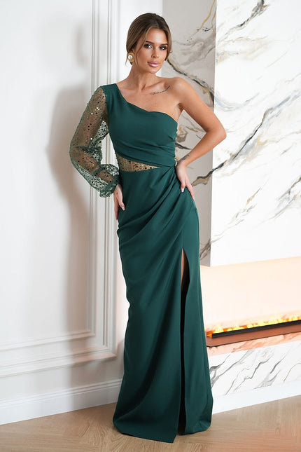 Robe verte longue asymétrique pour soirée chic avec manches longues et détails paillettes.