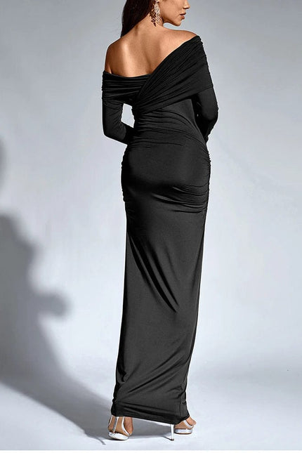 Robe de soirée chic noire longue dos nu moulante, parfaite pour une soirée élégante ou un gala.